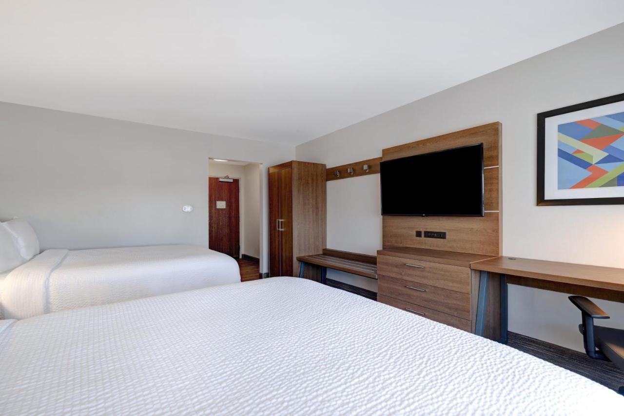 Holiday Inn Express & Suites - Brighton By Ihg Exterior foto