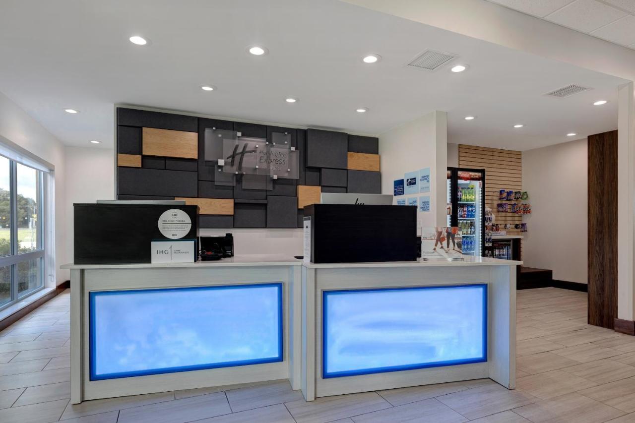 Holiday Inn Express & Suites - Brighton By Ihg Exterior foto