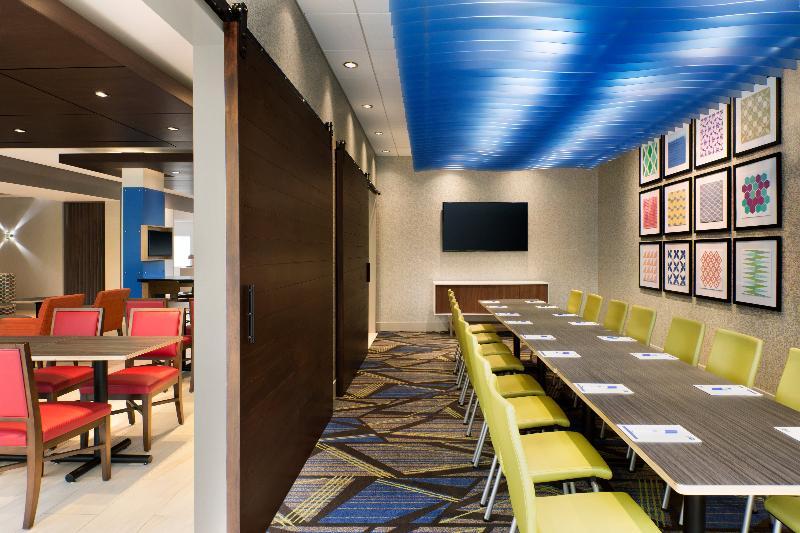 Holiday Inn Express & Suites - Brighton By Ihg Exterior foto